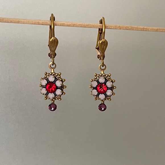 Jewelry - Leverback drop earrings.